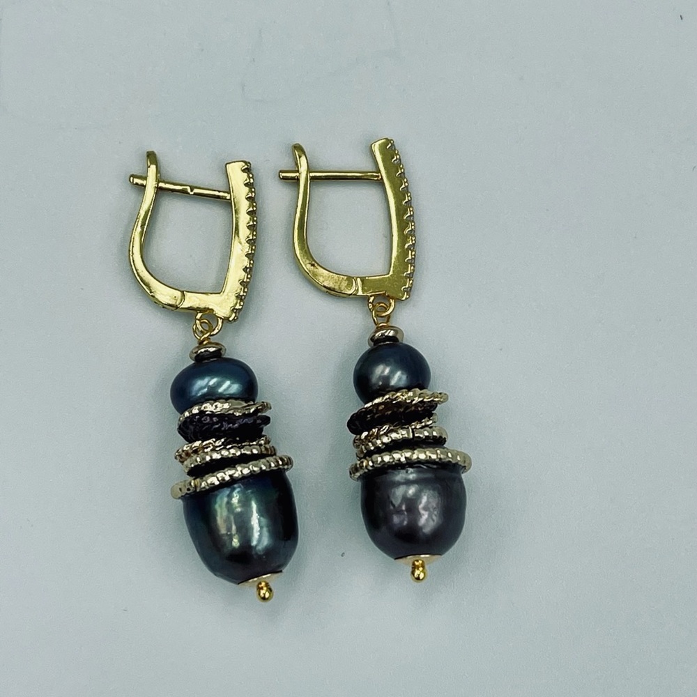 Women’s Real Black Freshwater Pearls earrings